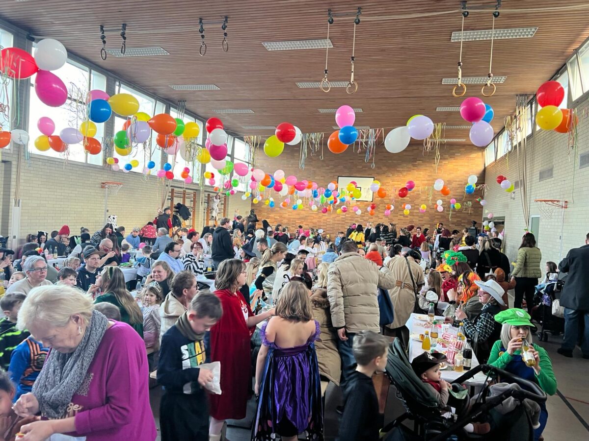 Rothenstadt tanzt den Cupid Shuffle – tolle Stimmung beim Kinderfasching