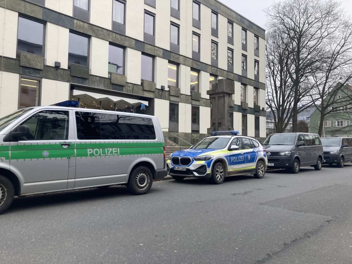 Vorwurf des Betrugs: Kripo durchsucht Immobilienmakler in Weiden