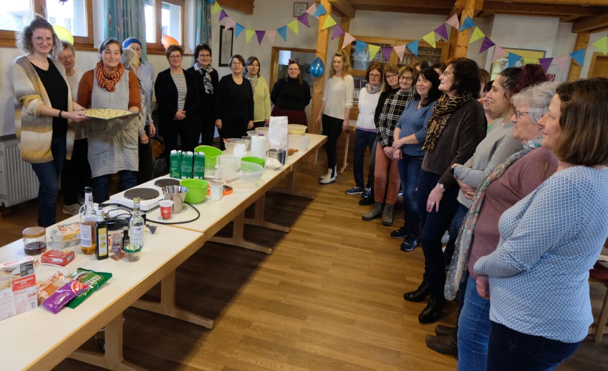 Mal eine ganz andere Faschingstradition: Flosser Frauen backen Kirwakuchen