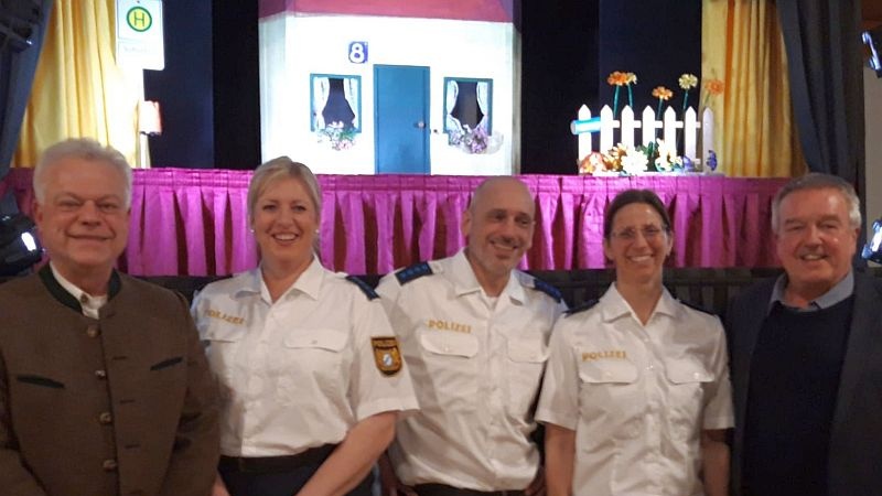Puppentheater der Polizei: anschauliche Warnung vor Enkeltrick, Betrug und Bettlerbanden