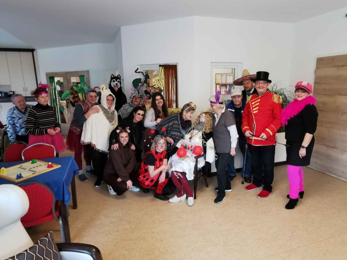 Fasching in Eslarn: Zutrauliche ‚Tiere‘ auf unverhofftem Ausflug