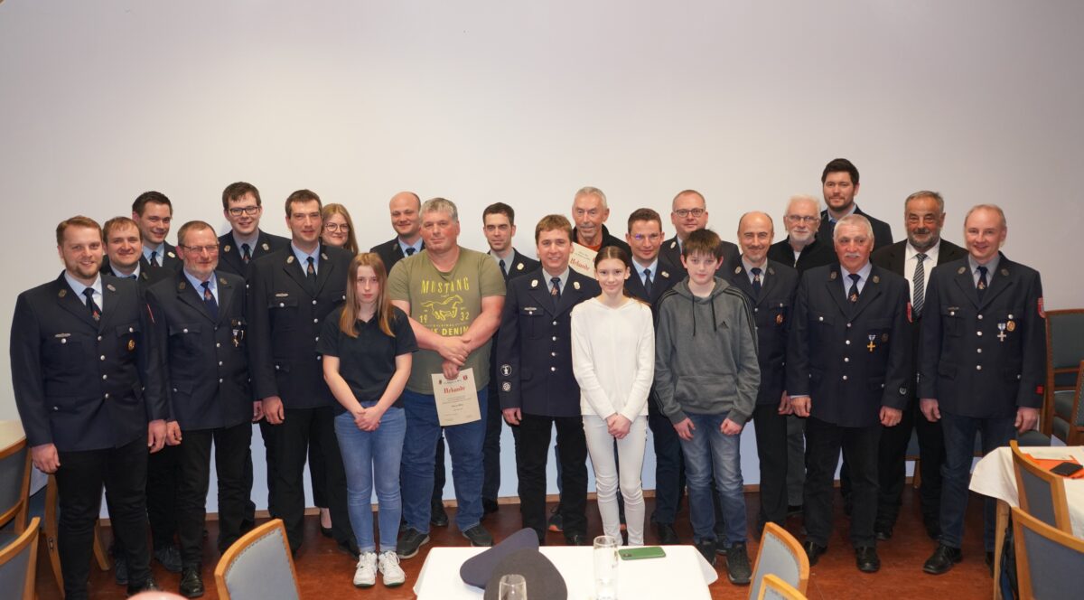 Feuerwehr Lennesrieth: Neuwahlen, Ehrungen, Beförderungen und Neuaufnahmen
