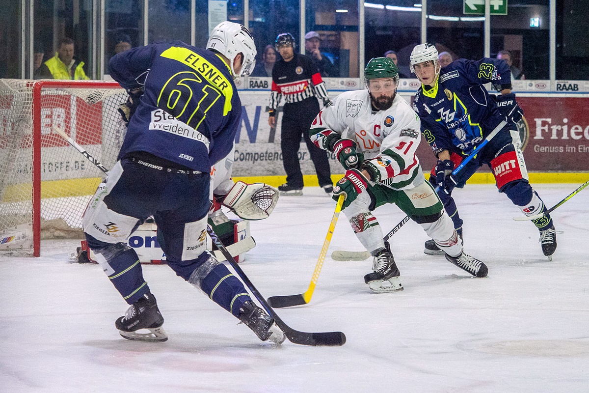 Sicherer Sieg der Blue Devils in Spiel 1 der Playoffs