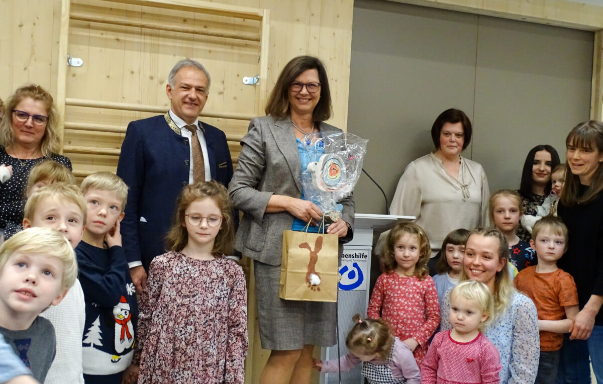 Ilse Aigner weiht Kinderhaus „Purzelbaum“ ein