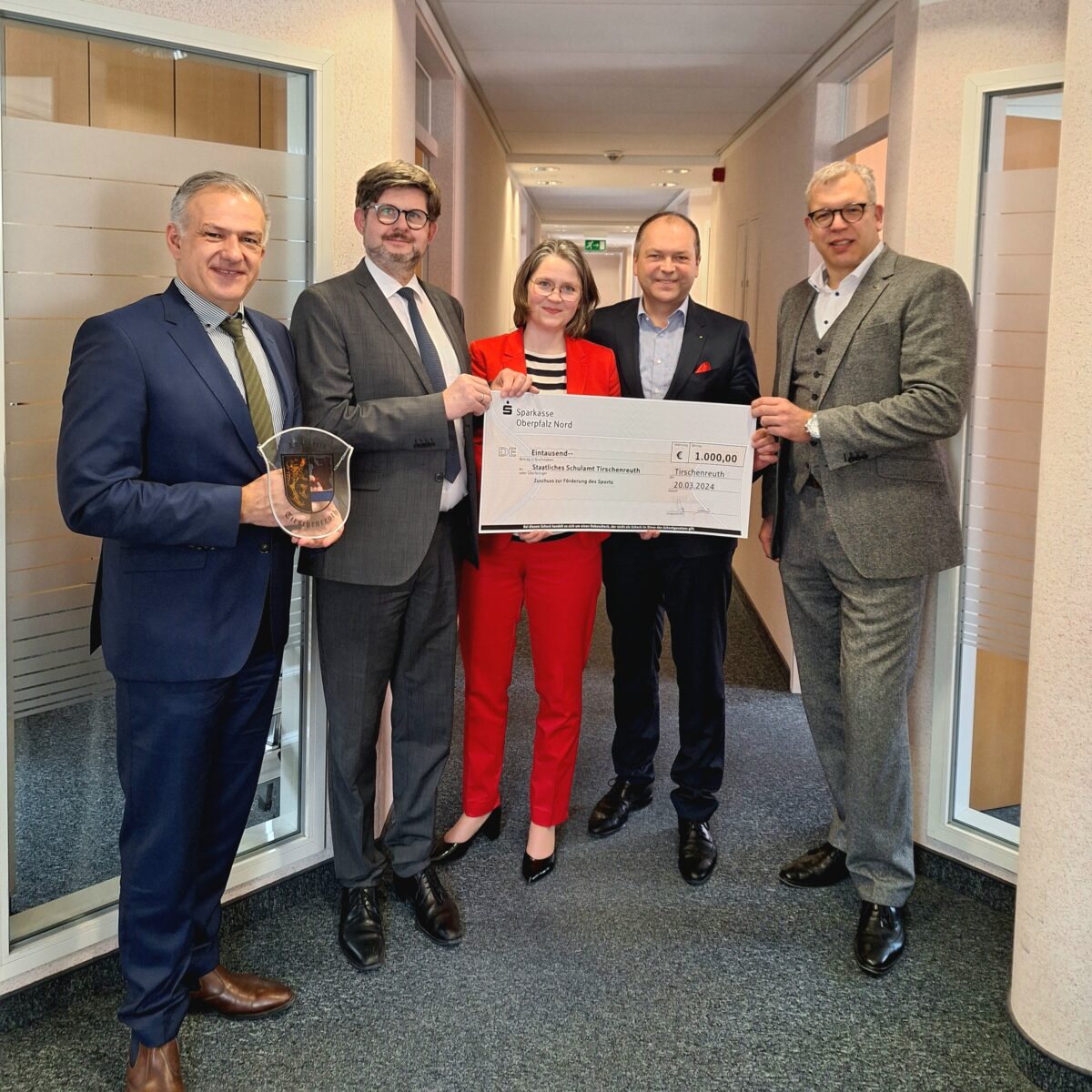 Tirschenreuther Schulamt zieht in Sparkassen-Gebäude