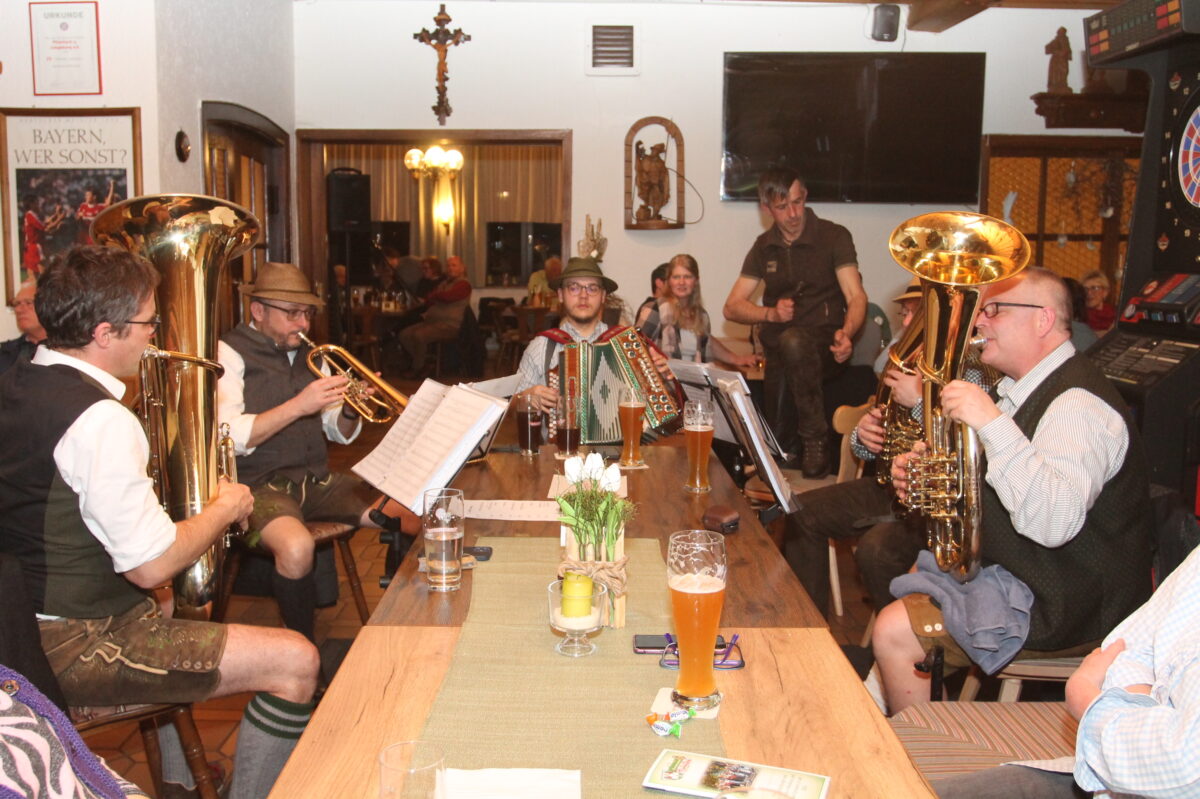 Heimatabende begeistern mit Musik und Humor