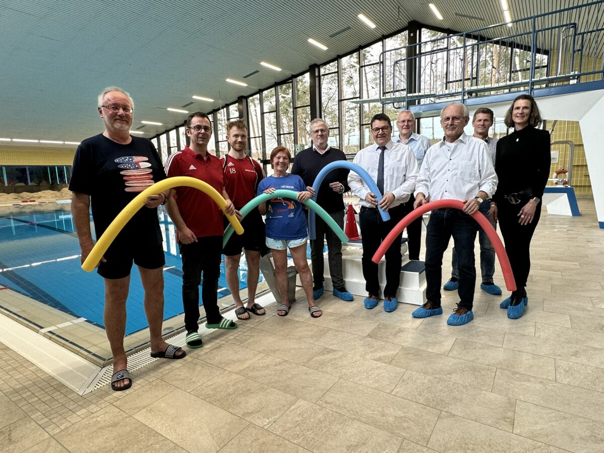Hallenbad Dachelhofen: Schwimmprojekt der 3. Klassen vorgestellt