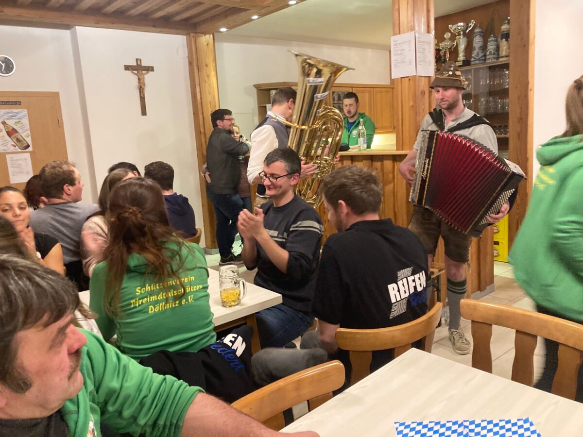 Stimmung pur beim Döllnitzer Starkbierfest