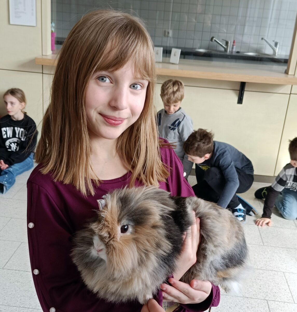 Tierischer Besuch in der 2. Klasse: Ein lehrreicher und aufregender Tag
