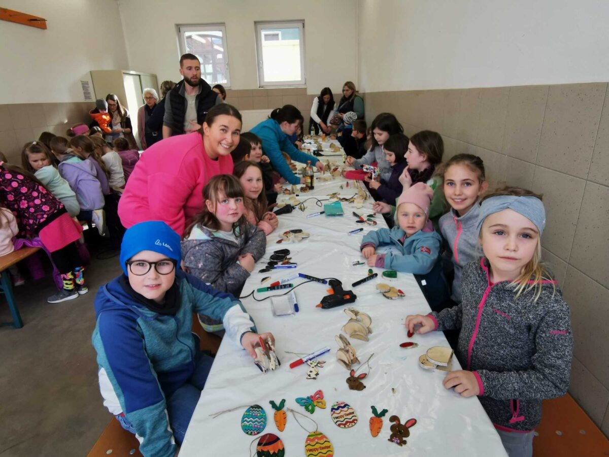 Bastelaktion lockt über 40 Kinder nach Eslarn