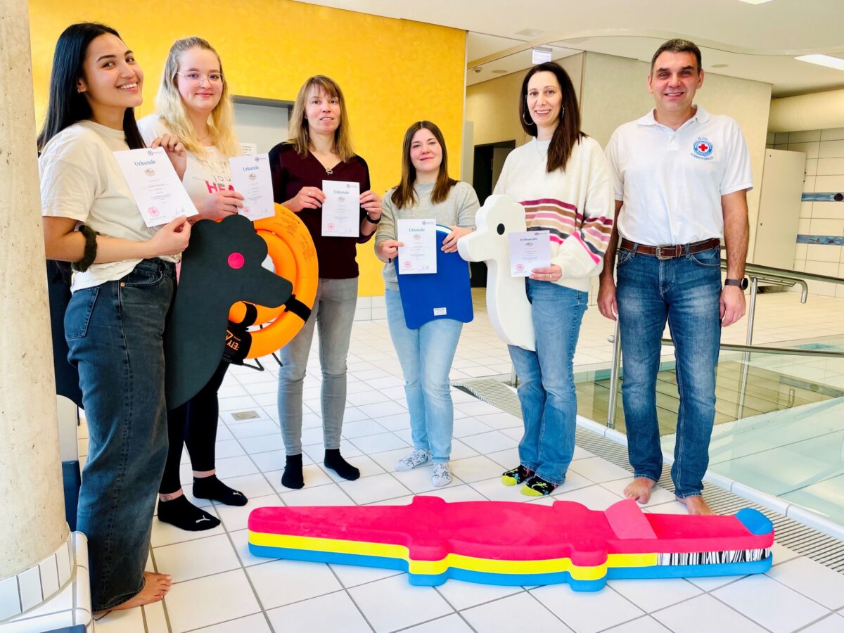 Sechs neue Rettungsschwimmer für Rupert-Egenberger-Schule