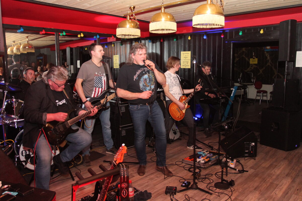 „Old Boy & The Rockin‘ Guys“ begeistern mit Rockmusik vom Feinsten