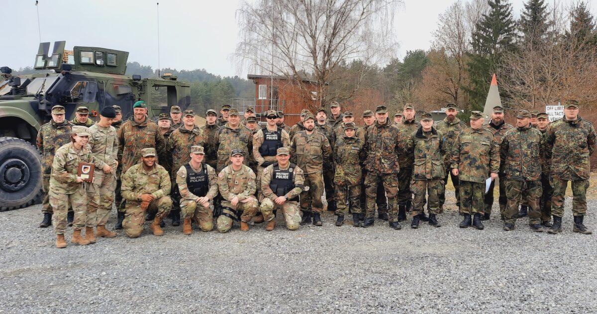 Reservisten der Kreisgruppe Oberpfalz-Nord üben gemeinsam mit der Military Police