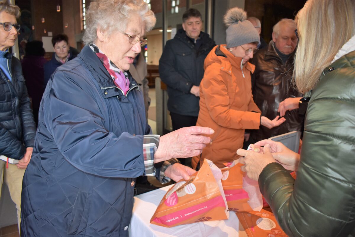 120 Brote für den guten Zweck verkauft