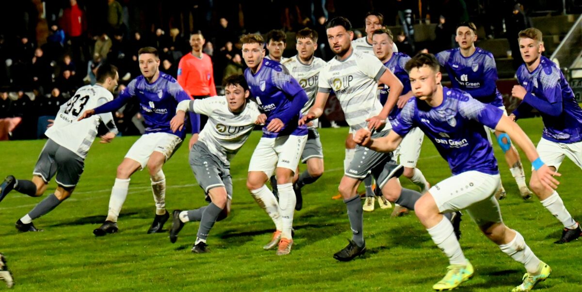 Spitzenreiter SpVgg SV Weiden gibt sich auch beim Verfolger keine Blöße