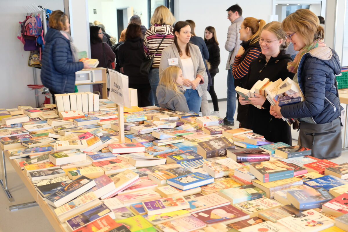 Über 4.000 Medien und Artikel beim Bücher- und Spielzeug-Flohmarkt in Speinshart