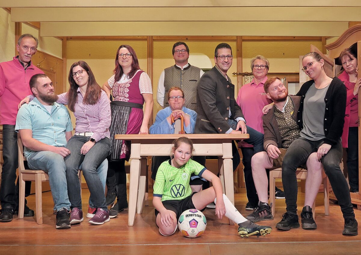 Letzau lacht: Theatergruppe bringt Bauernhof zum Beben