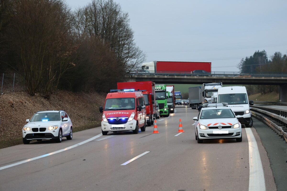 Unfall auf der A93: Fahranfänger verursacht Kollision