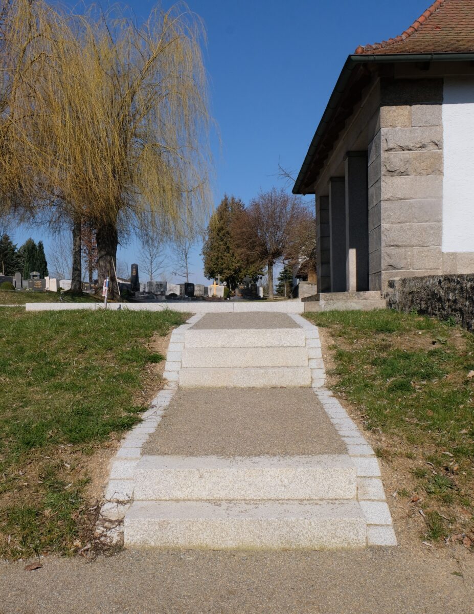 Treppengeländer am evangelischen Friedhof in Floß