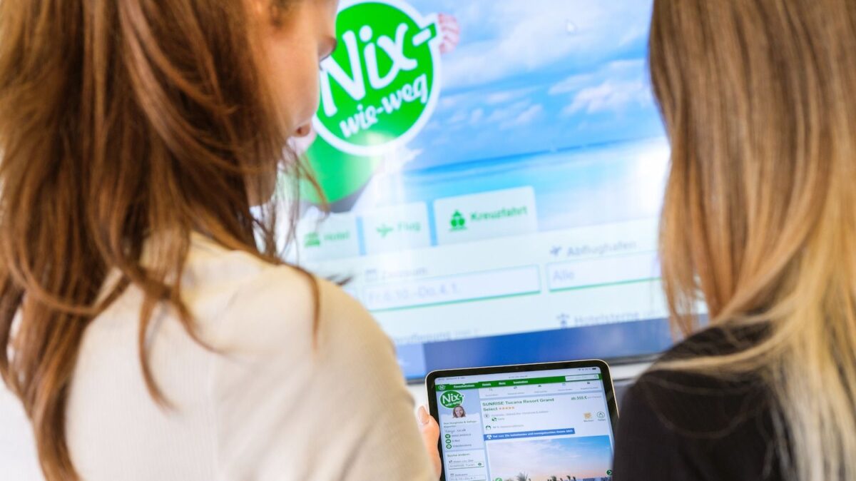 Weniger Suchstress: Wie Nix-wie-weg mit KI und Expertenwissen Frühbuchern hilft