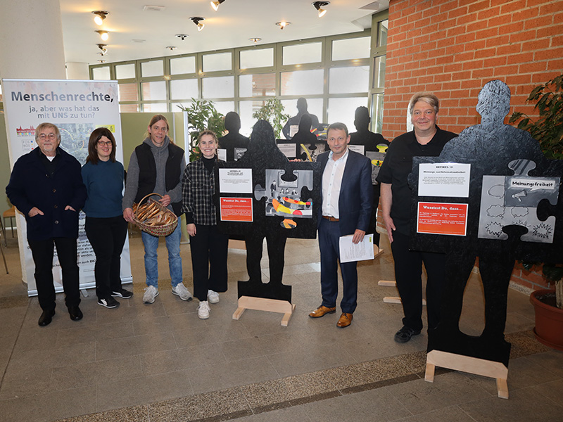 Wanderausstellung zu Menschenrechten im Neuen Rathaus