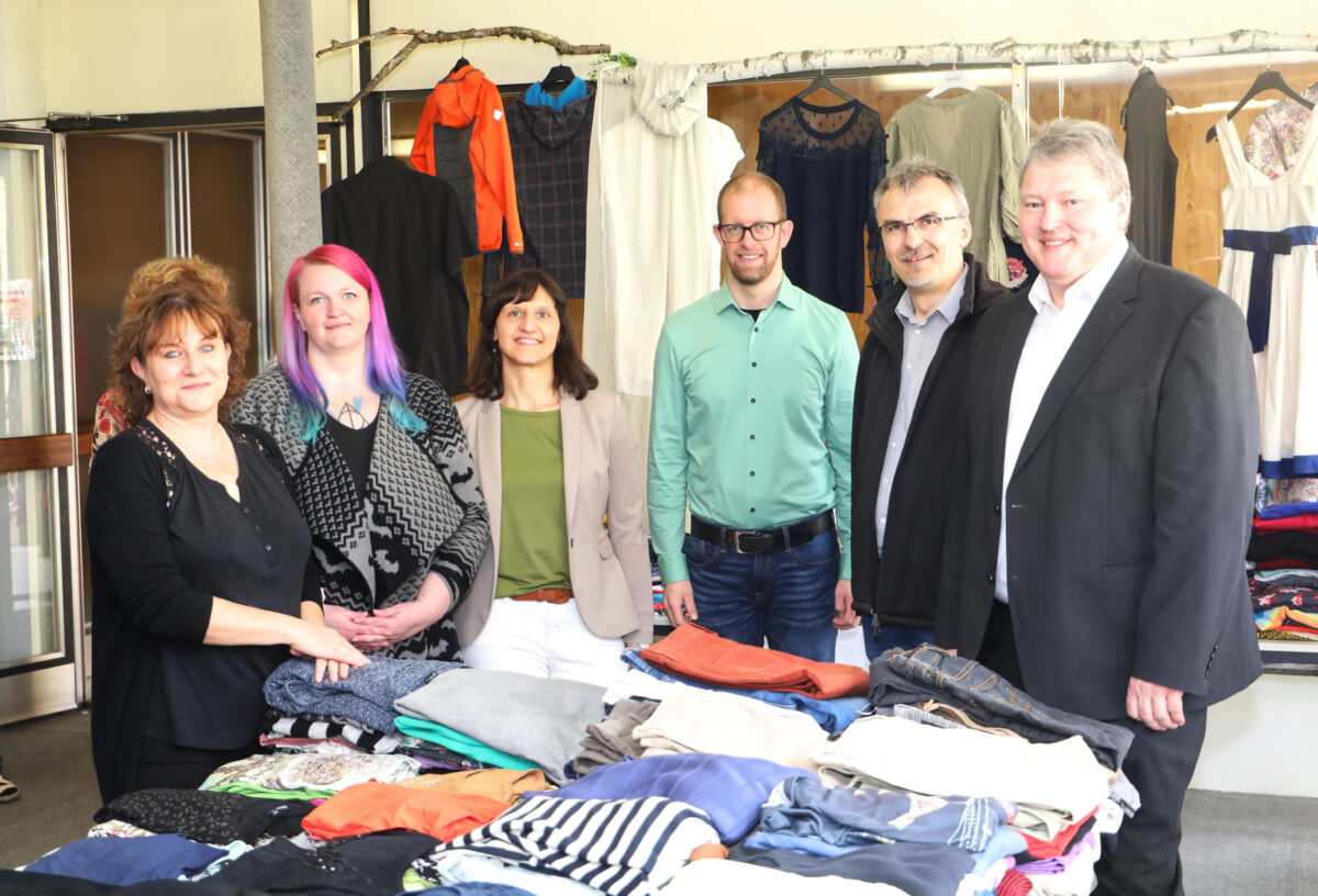 Tausch-Tisch-Laden in Erbendorf gesegnet