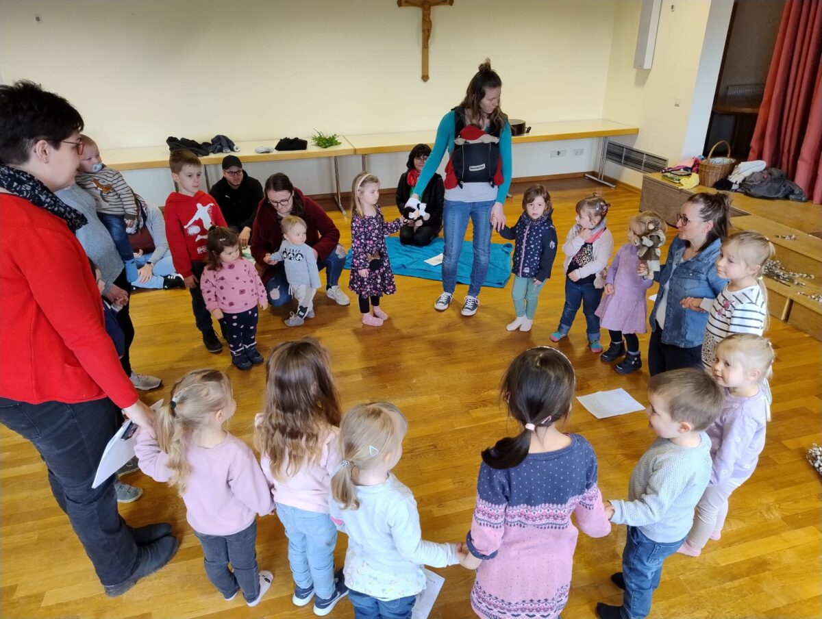 Kinder erleben Palmsonntag mit Flecki