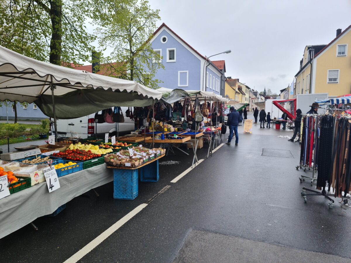 Georgi-Markt: Kälte vergrault Fieranten und Besucher