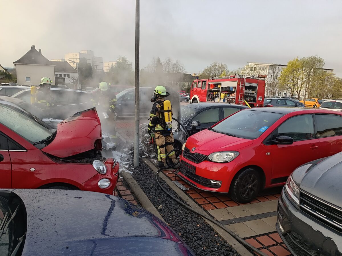 Brand mit mehreren Autos am Tirschenreuther Krankenhaus