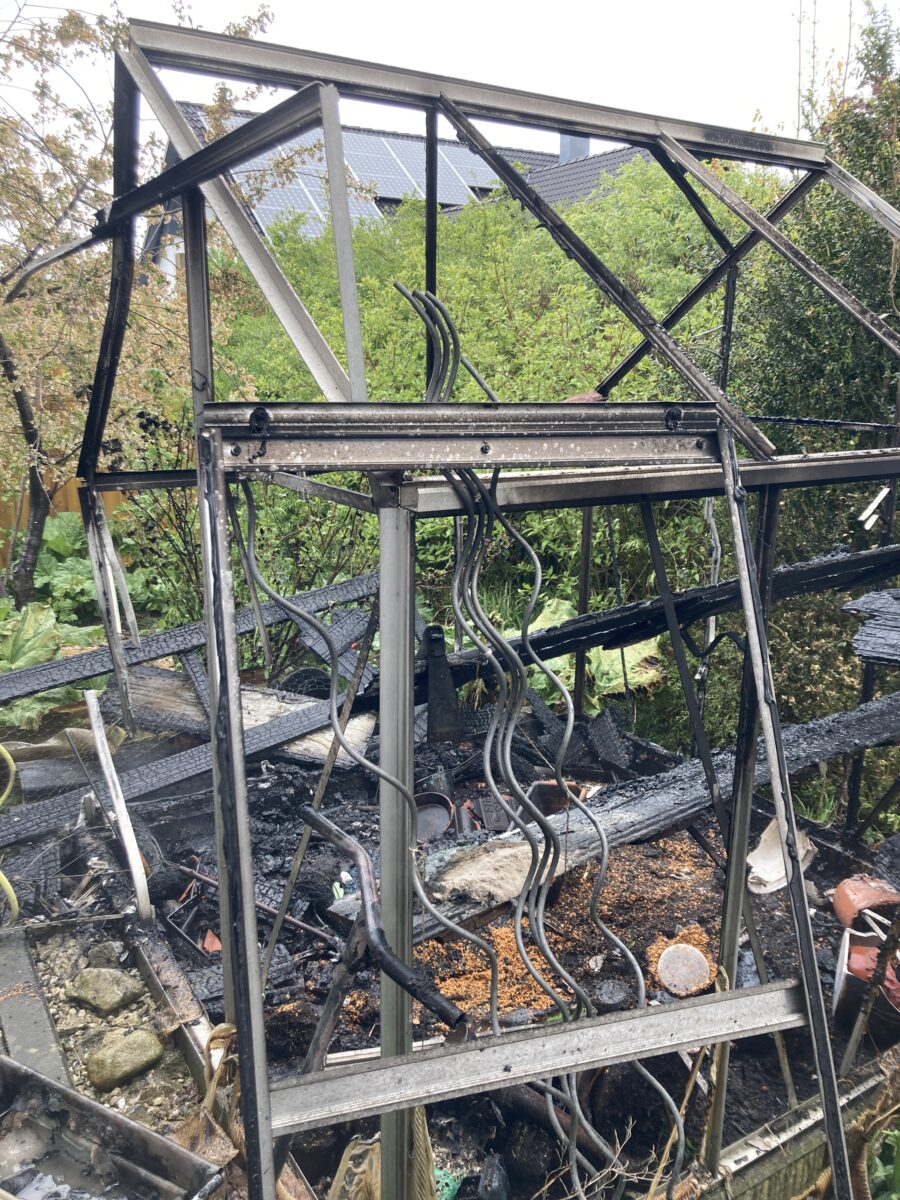 Einbruch in Getränkemarkt und Gartenhaus abgebrannt