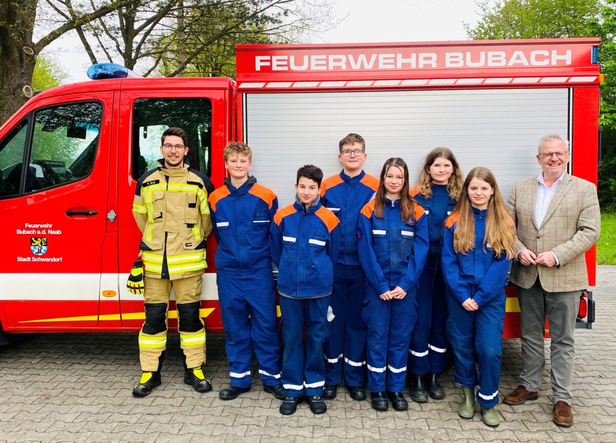 Oberbürgermeister überreicht Mitgliedsausweise