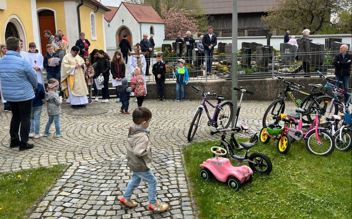 Fahrzeugsegnung der besonderen Art