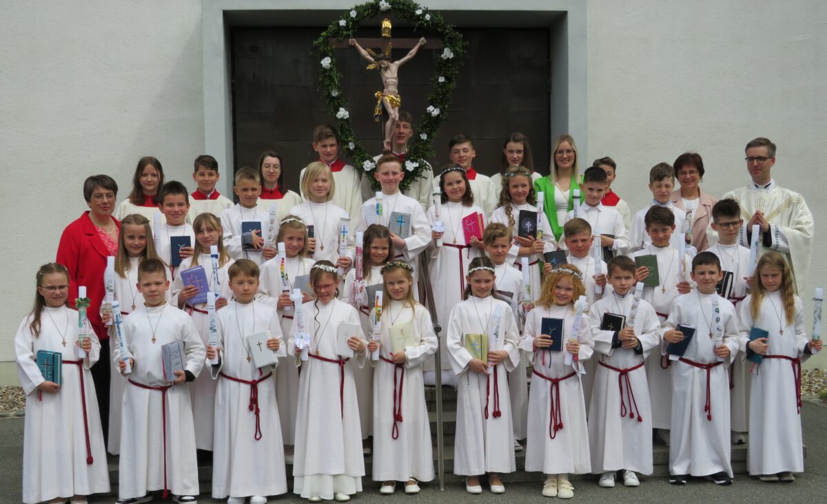 26 Kinder feiern ihre Erstkommunion in Altenstadt