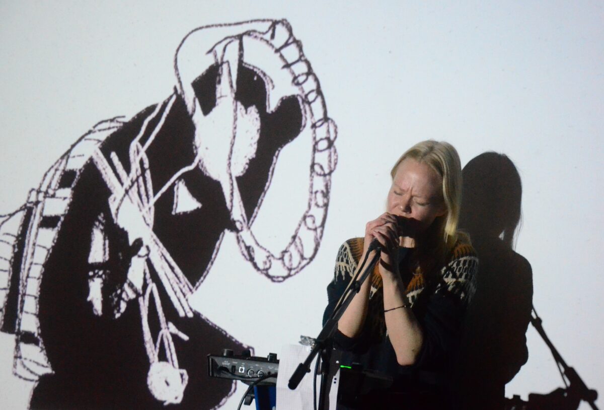 Duo „Linebug“ auf der „Kulturbahnhof“-Stage