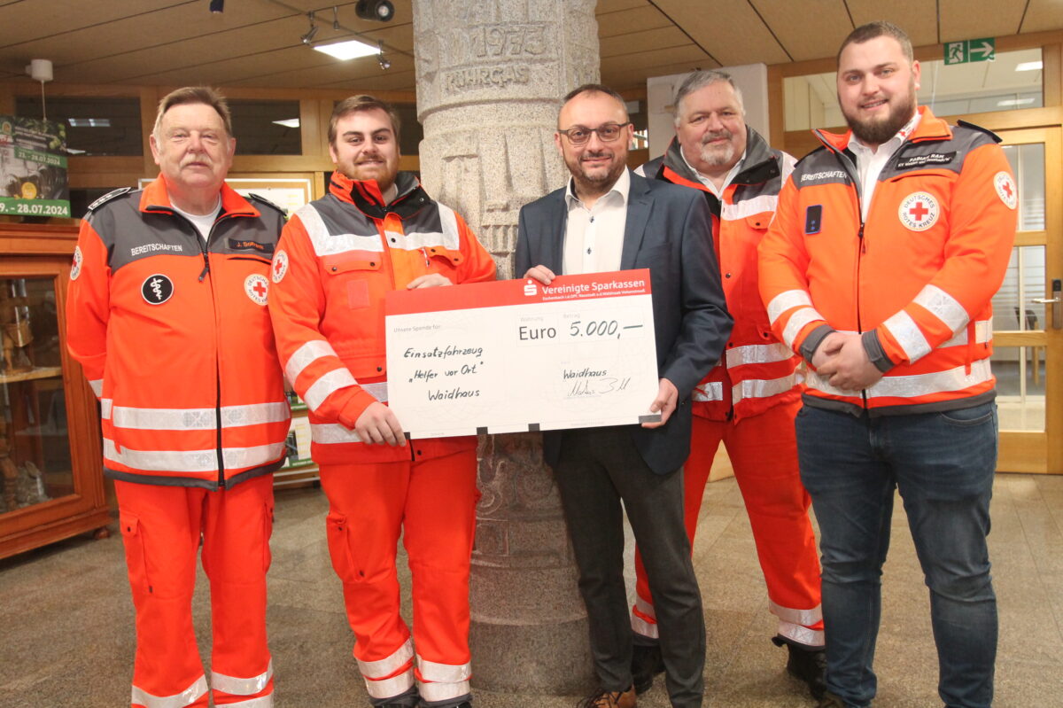 Waidhaus unterstützt Helfer mit 5.000 Euro Spende