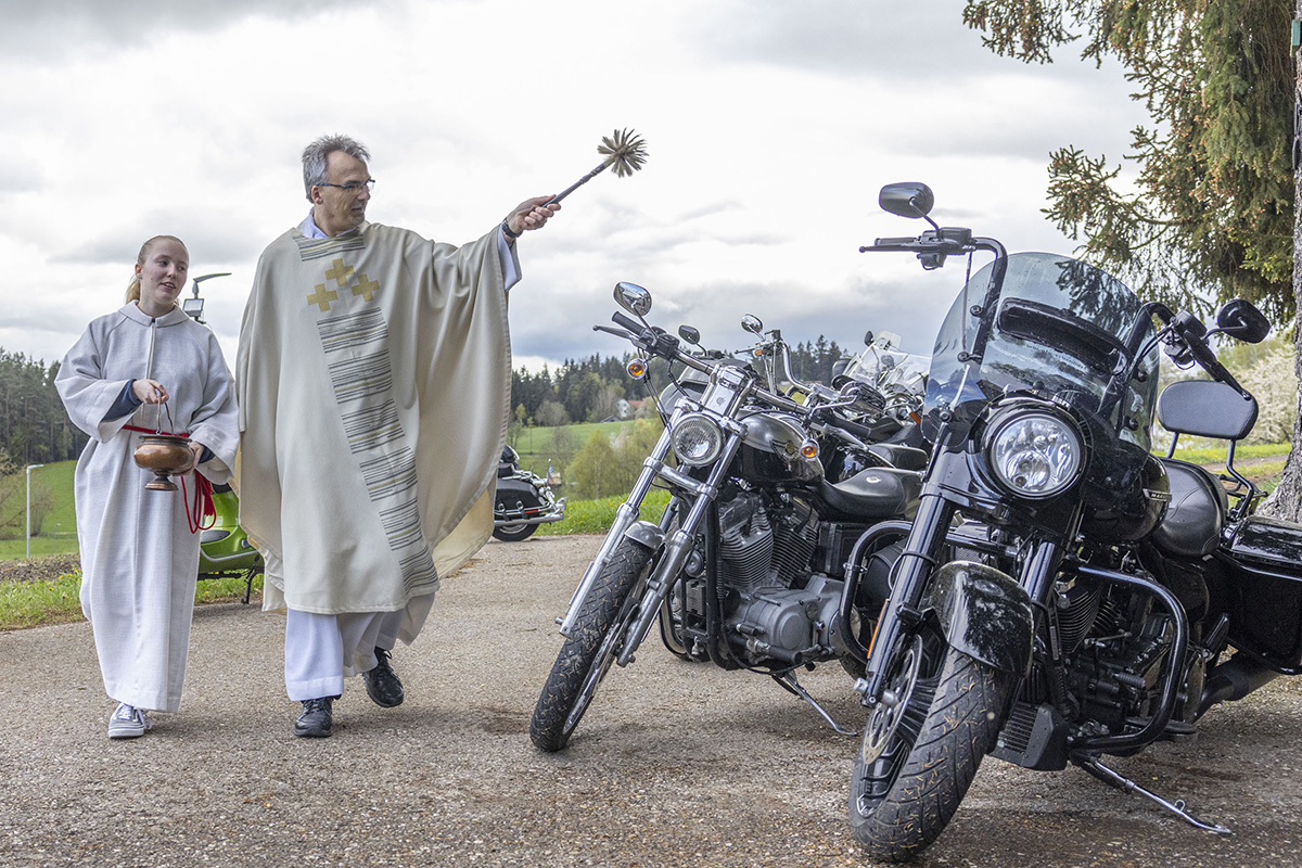 Motorradgottesdienst im Steinwald: Ein gesegneter Start in die Motorradsaison