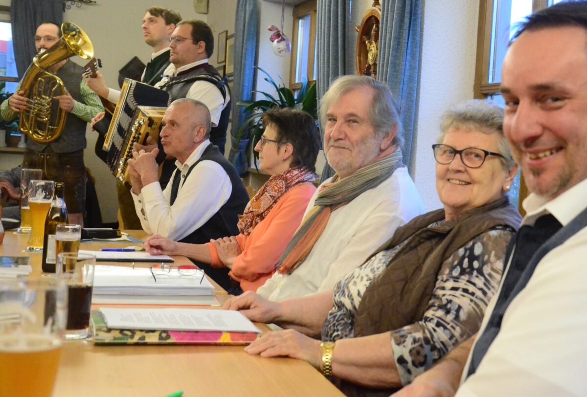 Lacher und Volksmusik bei der Frühjahrslesung des Arbeitskreises Mundart