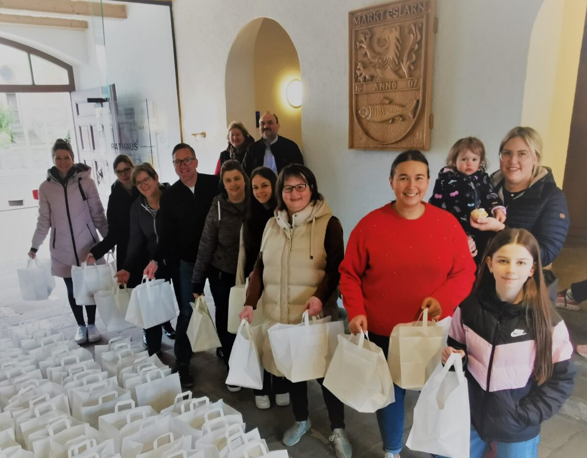 Eslarner Heimatfest: Festdamen backen für gute Sache