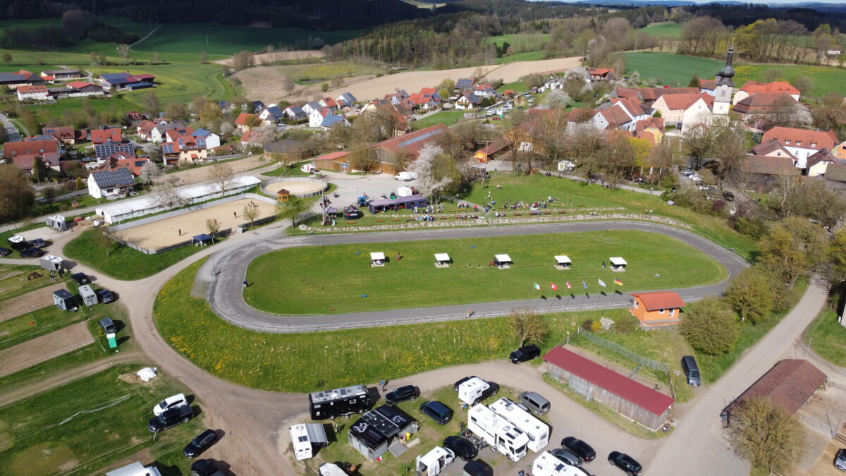 250 Reiter und einige Weltmeister in Wurz