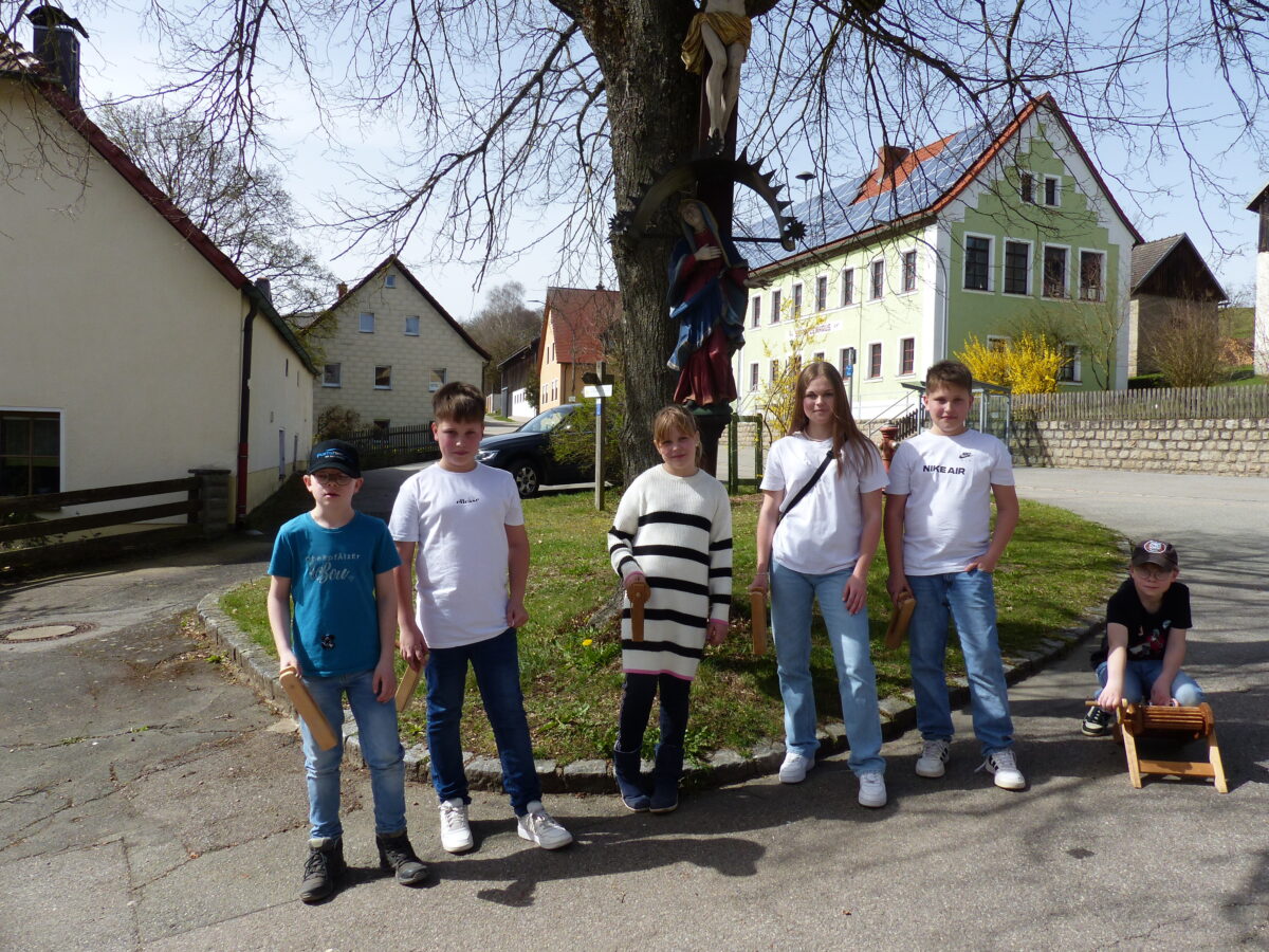 Osterratschen: Eine Tradition in Döllnitz lebt fort