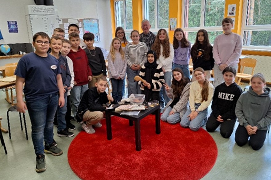 Geschichte zum Anfassen: Altenstädter Schüler entdecken Vergangenheit