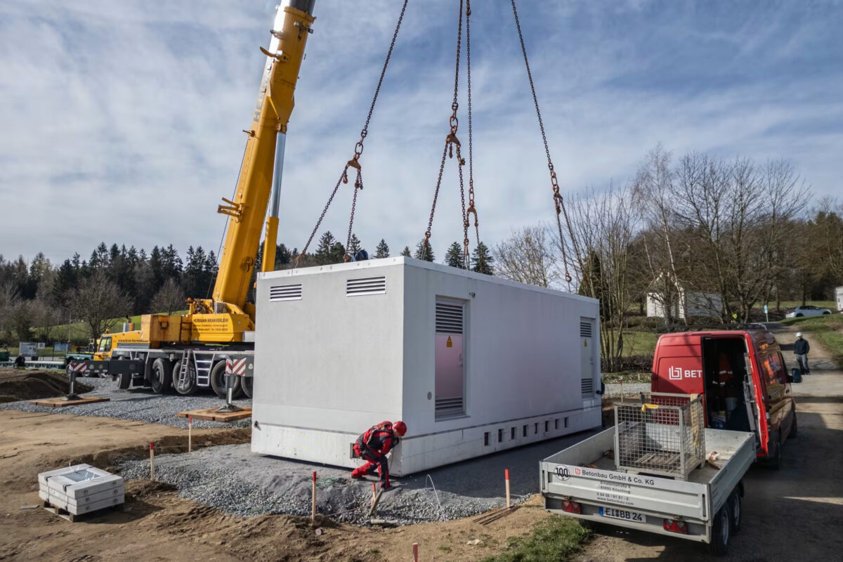 Neue Schaltstation stärkt das Stromnetz in Floß