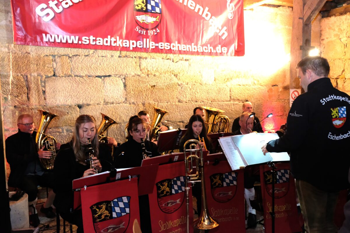 Stadtkapelle Eschenbach feiert mit Blasmusik und Tradition