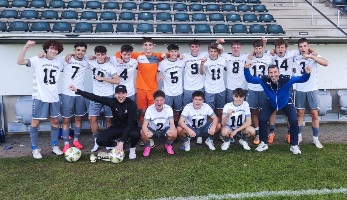 U 17 der SpVgg SV Weiden feiert gegen Aschaffenburg einen enorm wichtigen Sieg