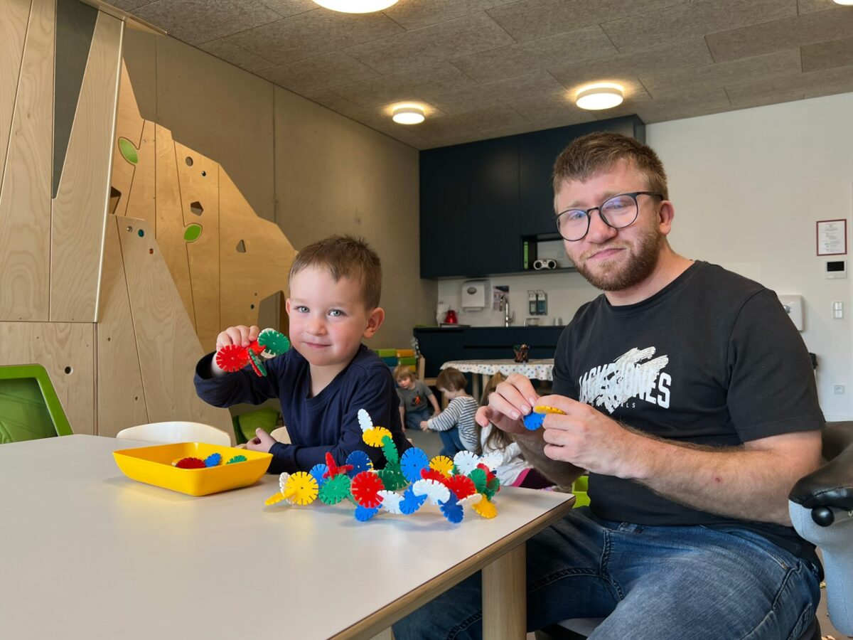 Mitarbeiter mit Behinderung ergänzt Johanniter-Kinderhaus-Team