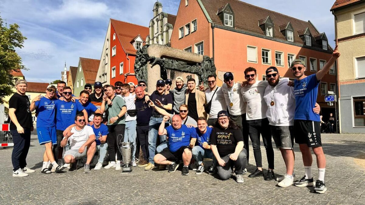Weidener Meisterteams: Eintrag ins Goldene Buch und Saisonabschlussfeier
