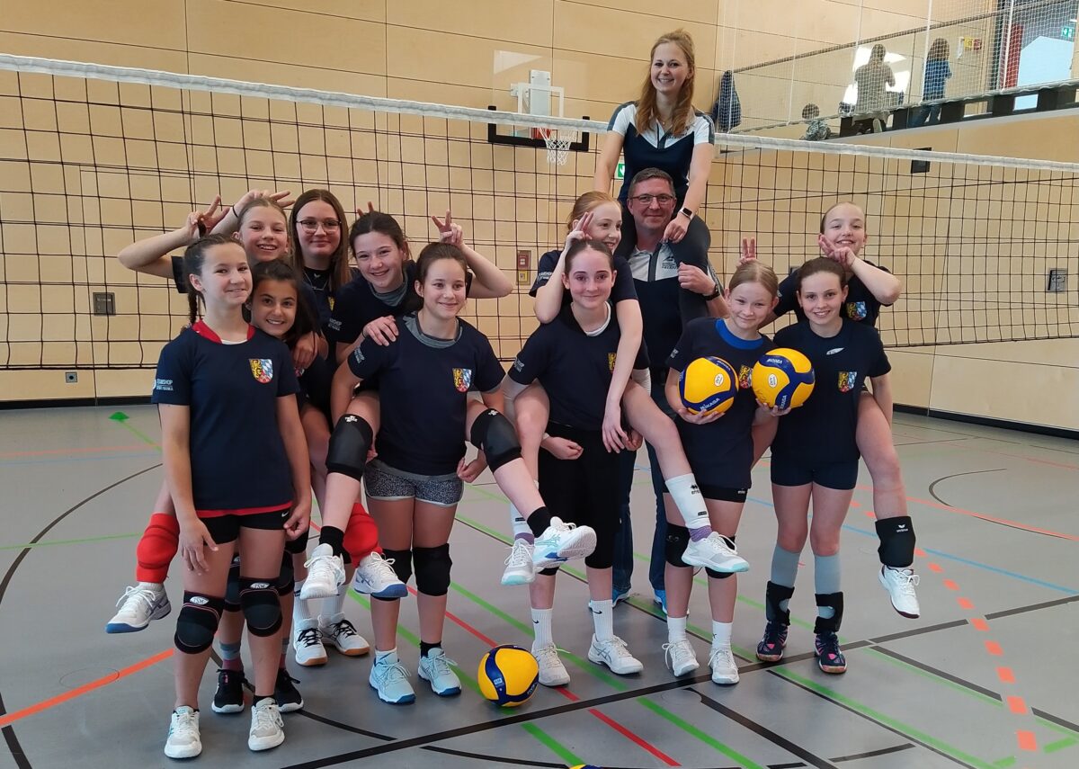 Vier Vohenstraußer Mädels bei Volleyball-Sichtungslehrgang