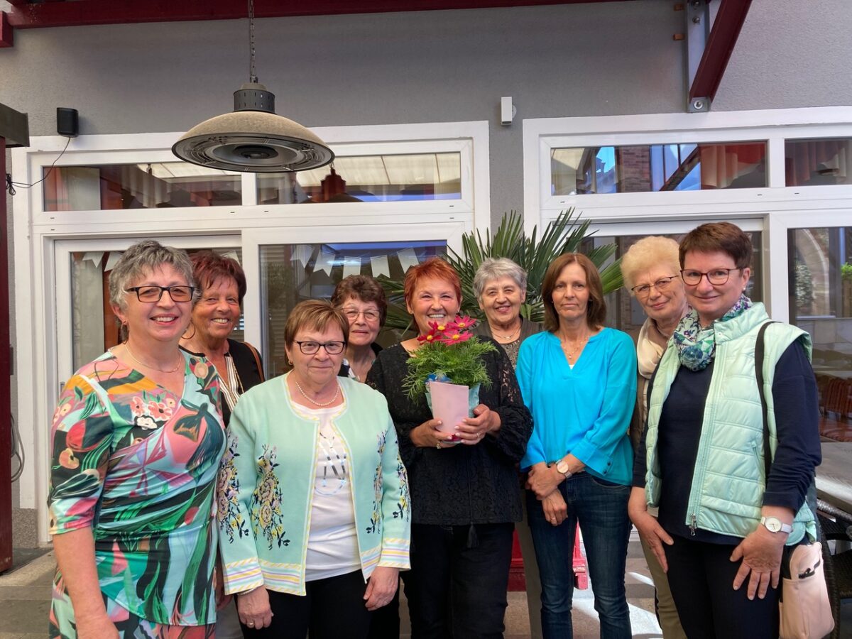 Ilona Moreis feiert ihren 70. Geburtstag in Döllnitz