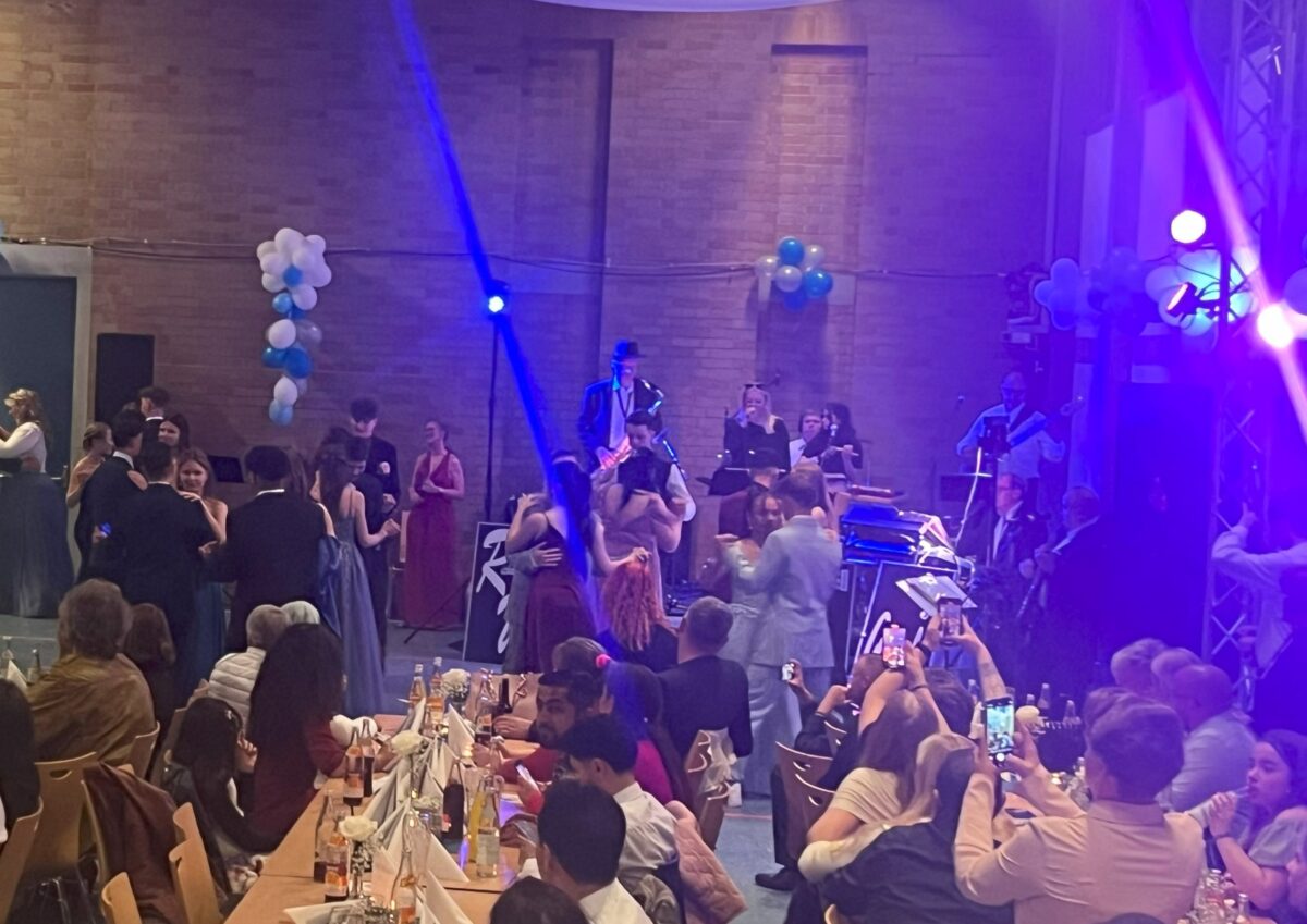 Rumba, Foxtrott und Cha-Cha-Cha: Abschlussball der Städtedreieck-Schulen