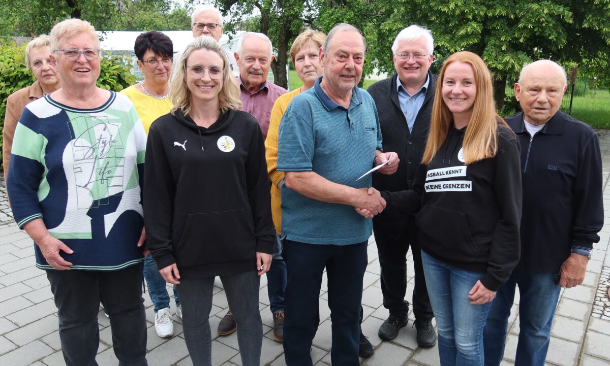 KAB St. Johannes spendet 600 Euro an Verein „Bananenflanke“